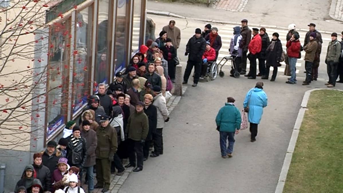 Sikainfluenssarokotuksiin jonotetaan Kuopiossa