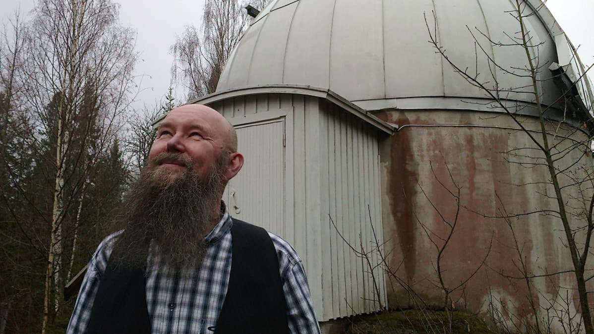 Tähtiteteen professori Esko Valtaoja