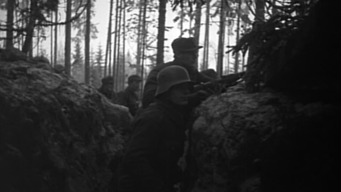 Suomalaisia sotilaita talvisodan taisteluissa.