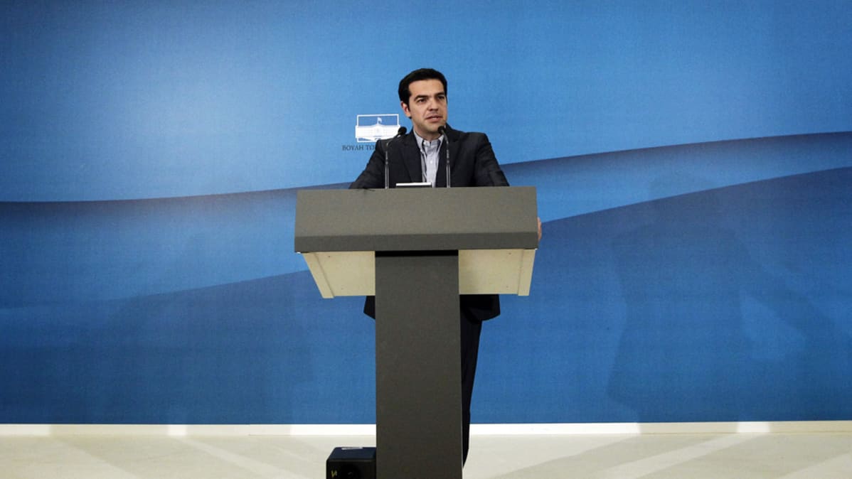 SYRIZAn eli Radikaalin vasemmiston liiton johtaja Alexis Tsipras informoi lehdistöä tavattuaan sosialistisen Pasok-puolueen puheenjohtajan Evangelos Venizelosin parlamentissa 11. toukokuuta 2012.