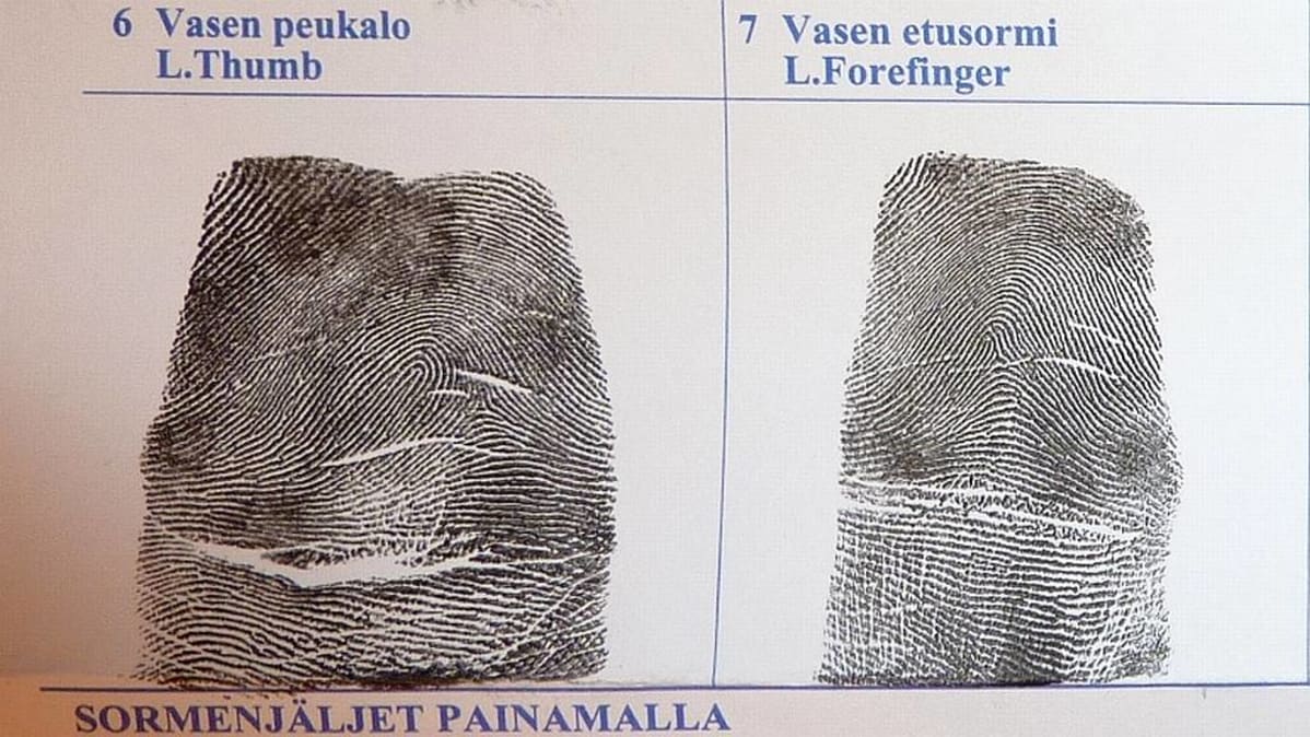 Musteella otetut sormenjäljet.