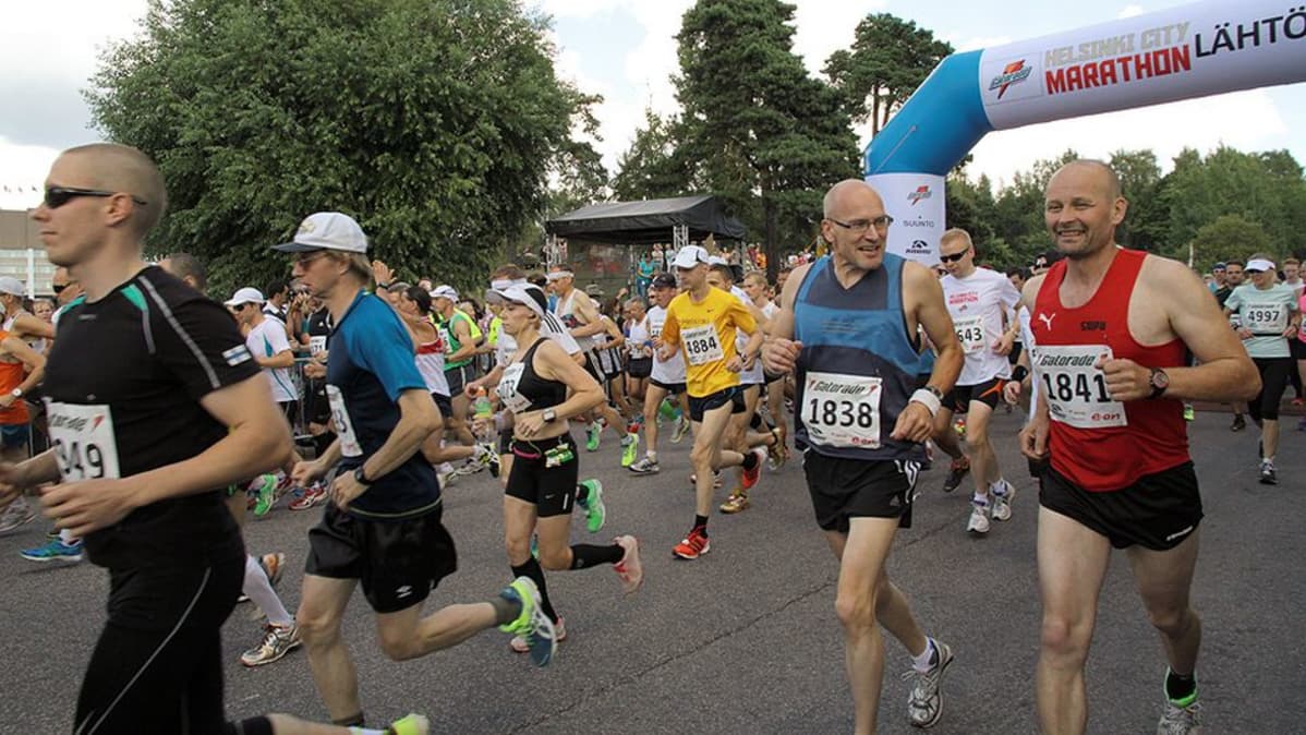 Juoksijoita Helsinki City Maratonilla.