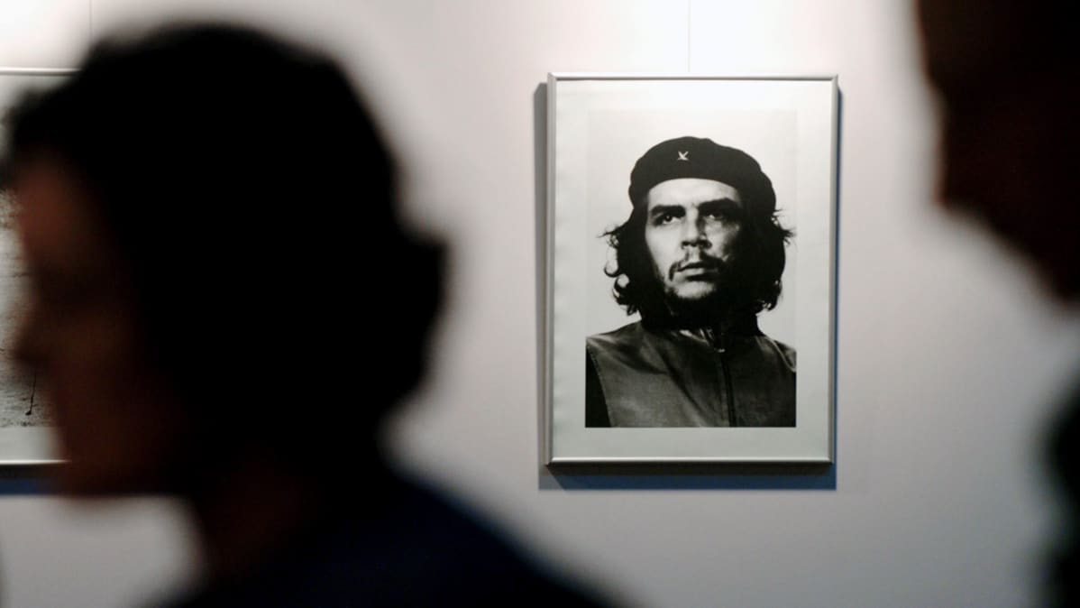 Alberto Kordan Che Guevarasta ottama kuuluisa valokuva esillä argentiinalaisessa museossa.