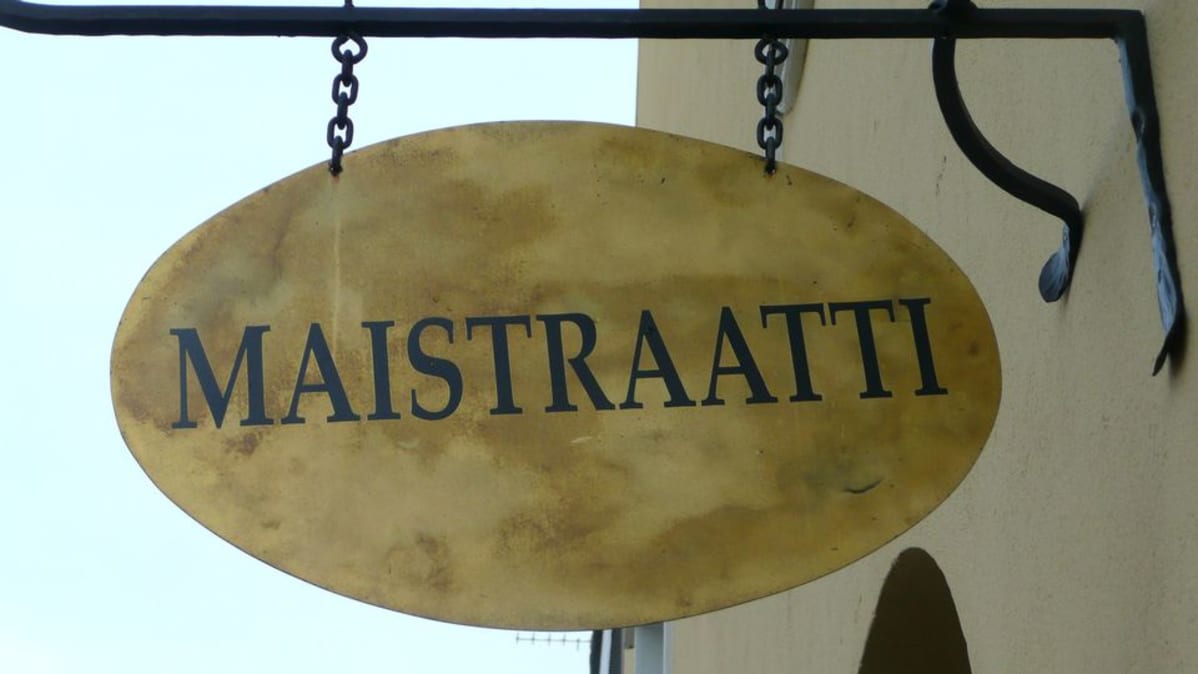 Maistraatti-kyltti.