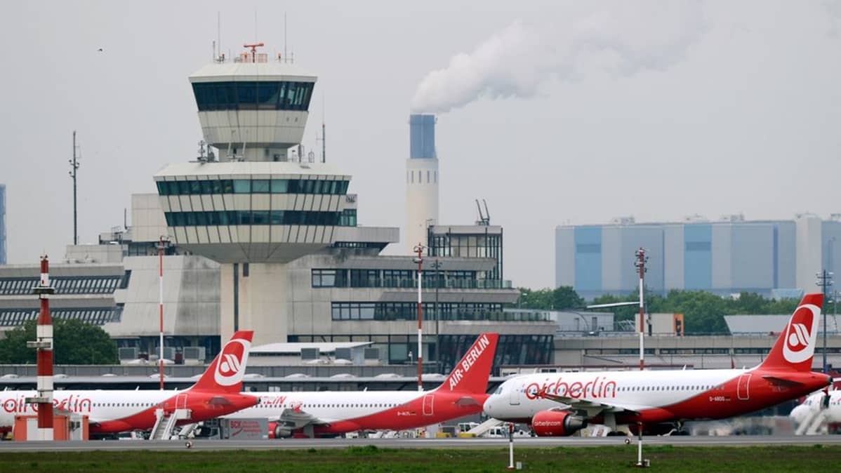 Air Berlinin koneita Tegelin lentokentällä Berliinissä.