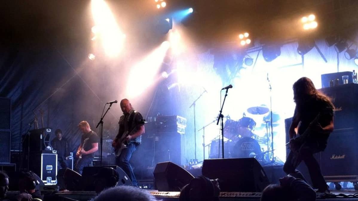 Stone soitti Provinssirockin Saarilavalla lauantaina.