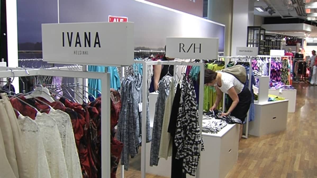 Naisten kesävaatteita Stockmannilla.