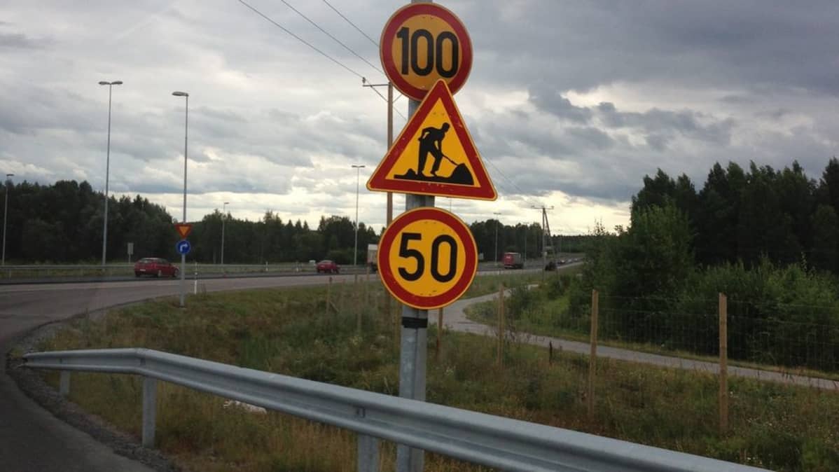 Kummalinen liikennemerkki