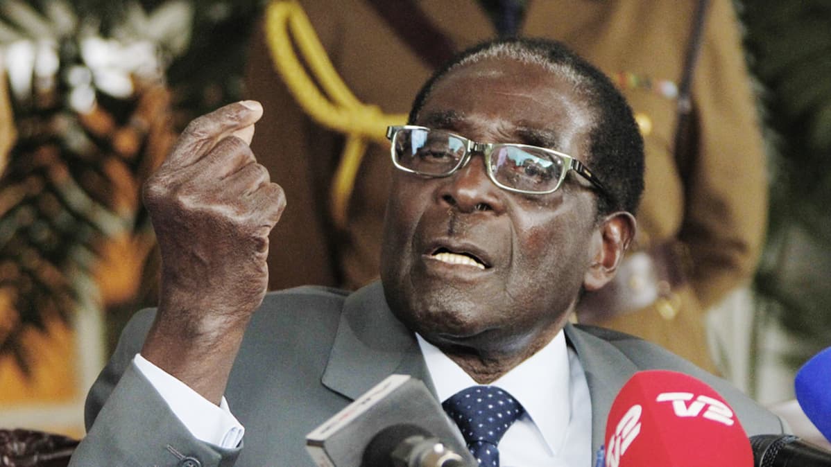 Yli 30 vuotta vallassa ollut Zimbabwen presidentti Robert Mugabe lehdistötilaisuudessa pääkaupungissa Hararessa 30. heinäkuuta 2013.