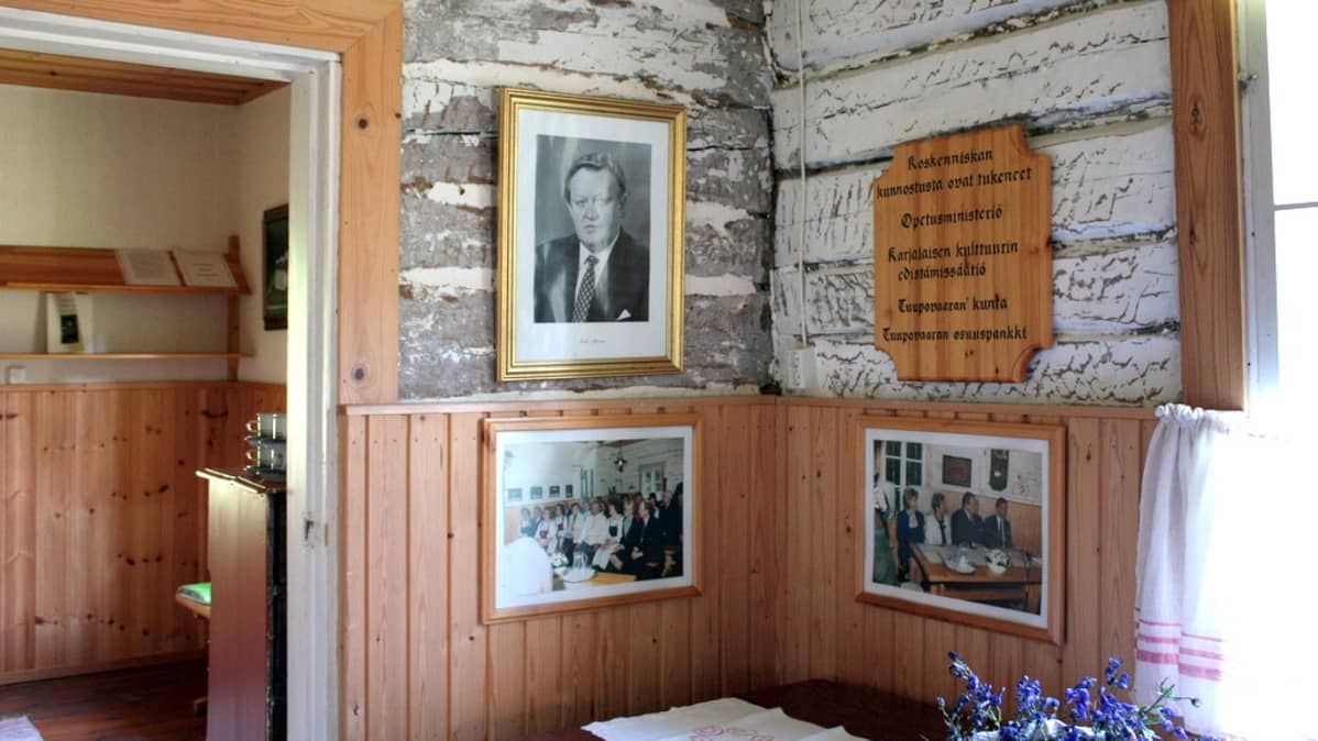 Presidentti Martti Ahtisaari vieraili Koskenniskan museolla vuonna 1996
