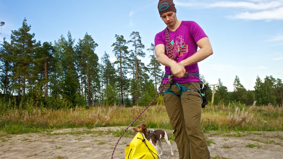 Markus Kangas harjoittelee vuorikiipeilyä.