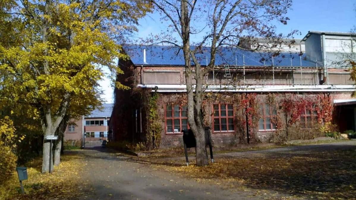 Riihimäen vanhan lasitehtaan alue syksyllä