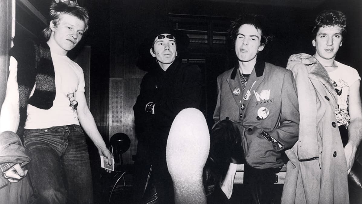 Sex Pistols, rumpali Paul Cook, laulusolisti Johnny Rotten, basisti Sid Vicious ja kitaristi Steve Jones 1970-luvulla.