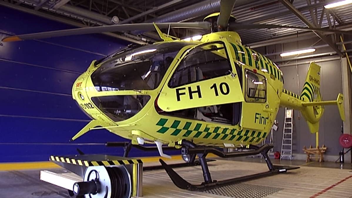 FinnHEMS:in lääkärihelikopteri Helsinki-Vantaalla.