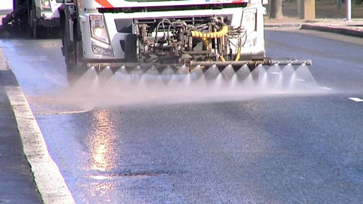 Katujen puhdistus aloitettiin Vaasassa torstaina 27. maaliskuuta.