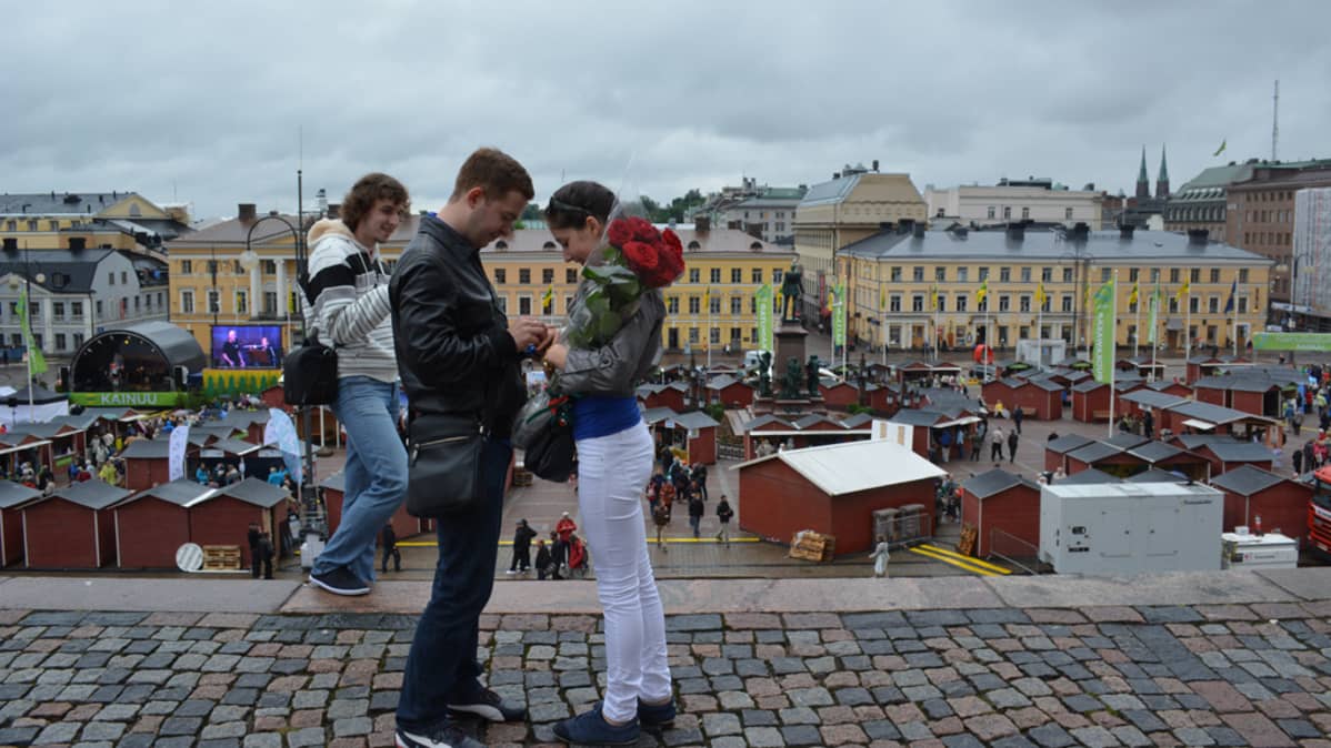 Kainuulaiset vierailevat Senaatintorilla kesäkuussa 2014.