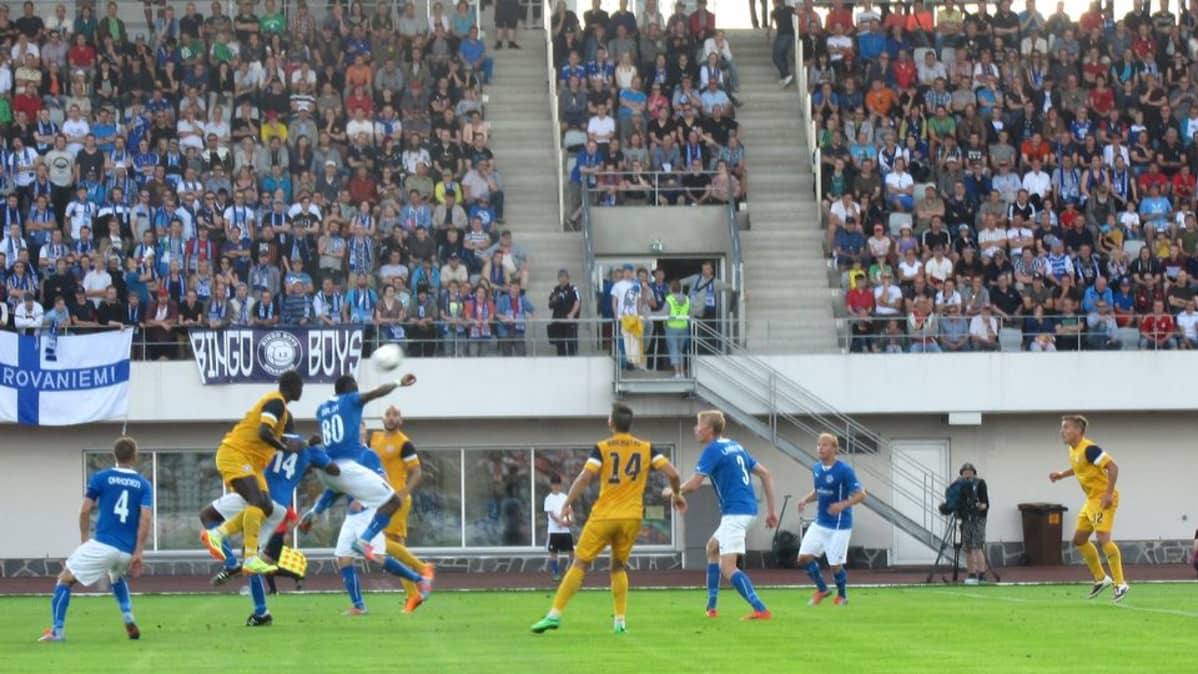 RoPS - Asteras -ottelua seurasi Oulun Raatin stadionilla 3500 katsojaa.