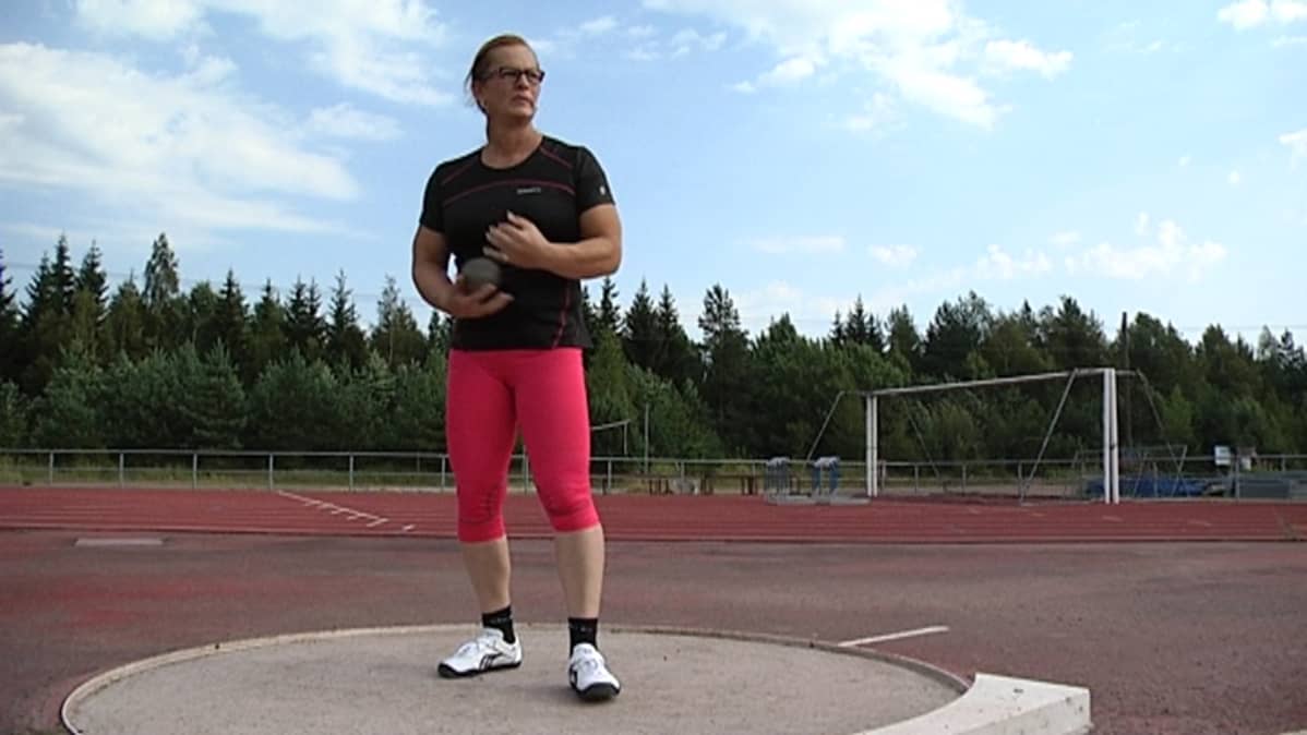 Vera Räsänen kilpailee naisten kuulantyönnön Suomen mestaruudesta Kalevan kisoissa