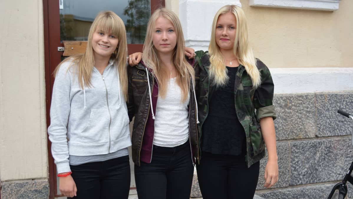 Emmi, Mira ja Anni ovat tukioppilaita.