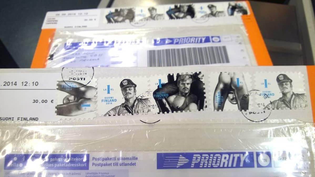 Tom of Finland -postimerkkejä postipaketissa