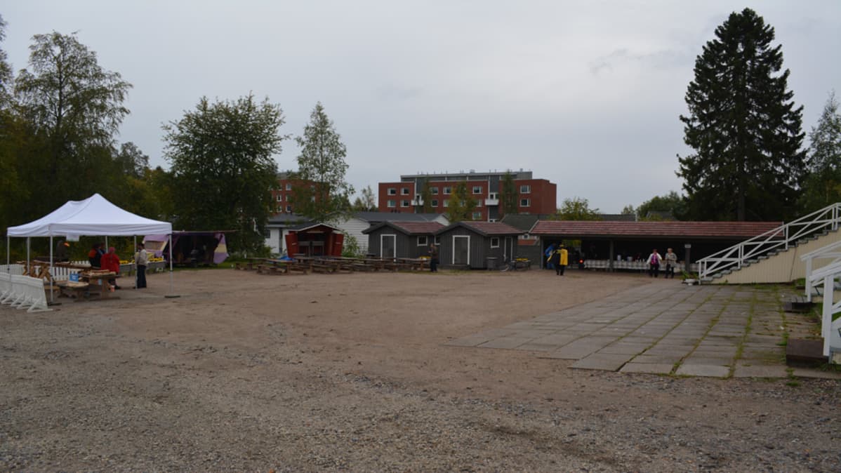 Teppanakeskuksen ulkoalue.