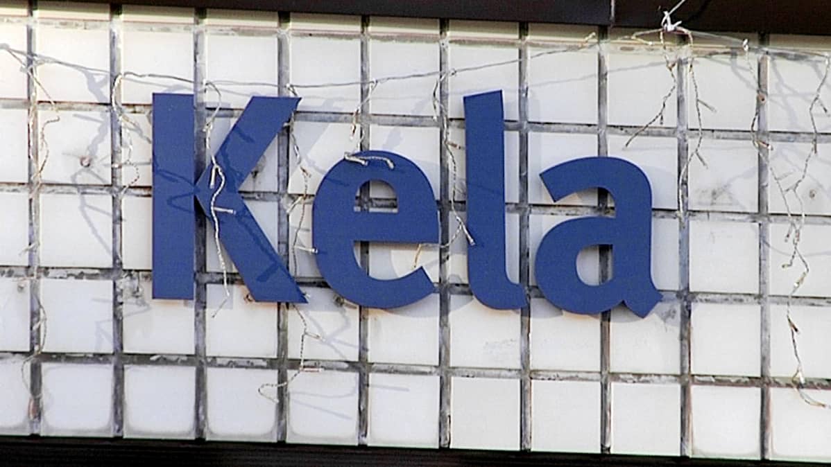 Kelan logo talon seinässä.