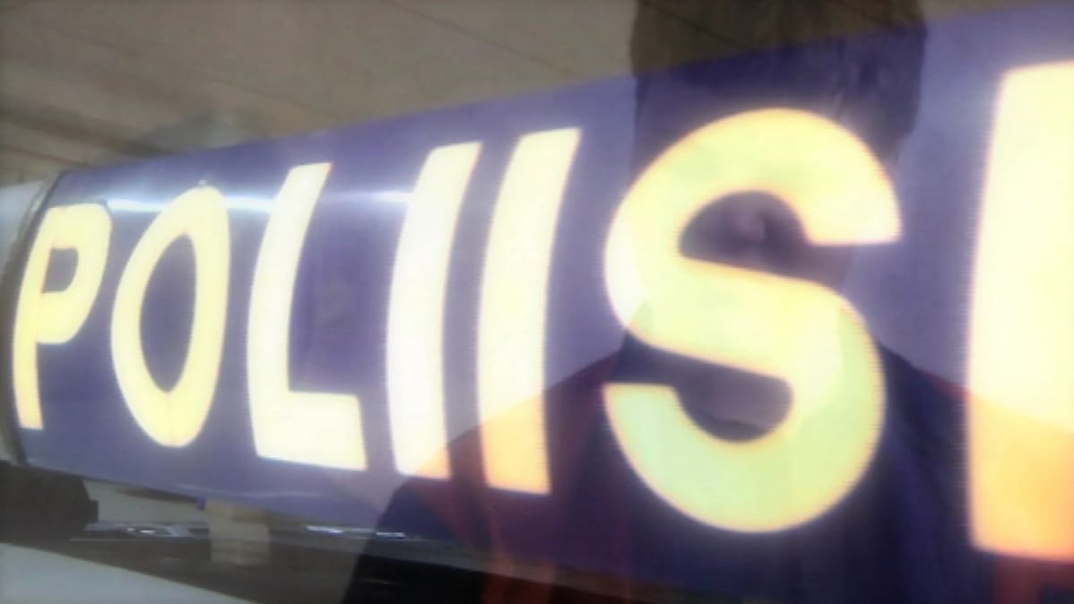 Poliisit hakivat Samuli Saarisen kotoa hänen 18-vuotispäivänään.