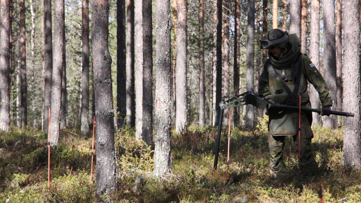Puolustusvoimien raivaaja paikantaa ammuksia