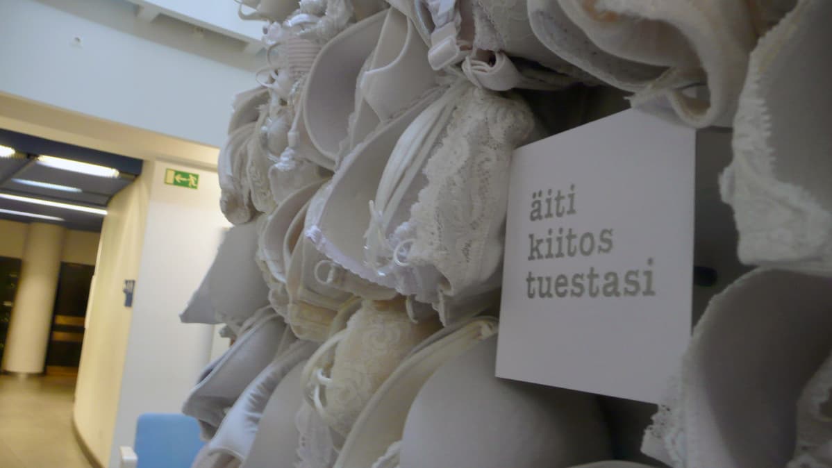 Rintaliiveistä koottu tilateos