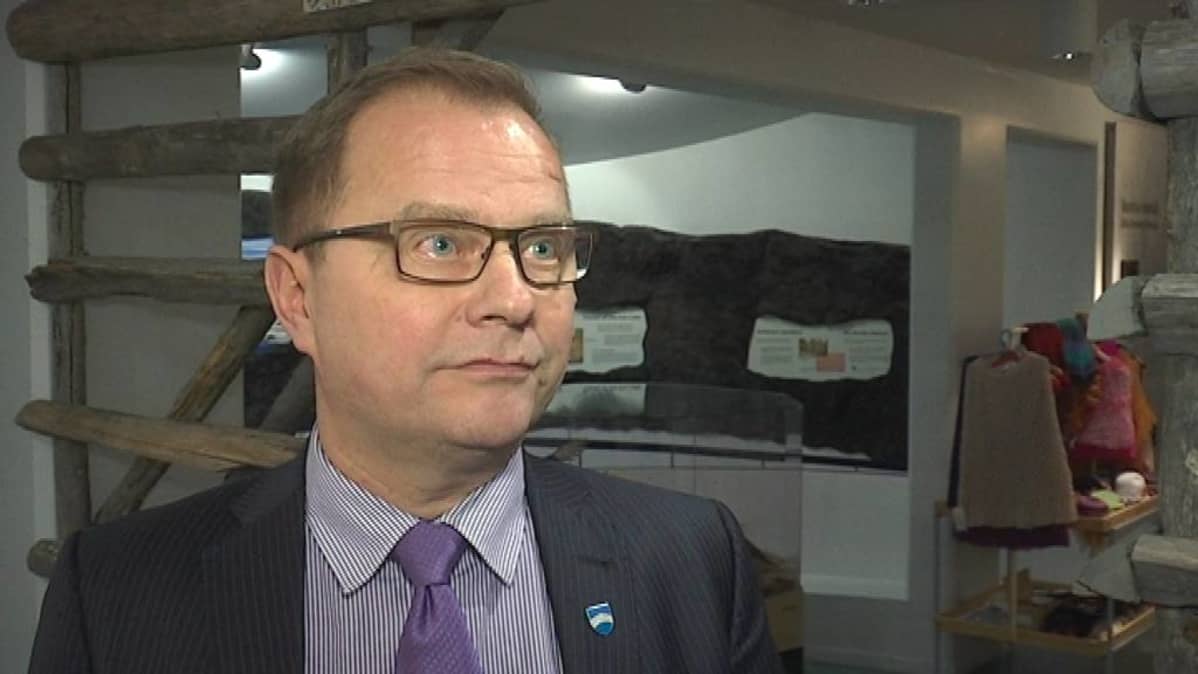 Erkki Parkkinen, Sallan kunnanjohtaja.