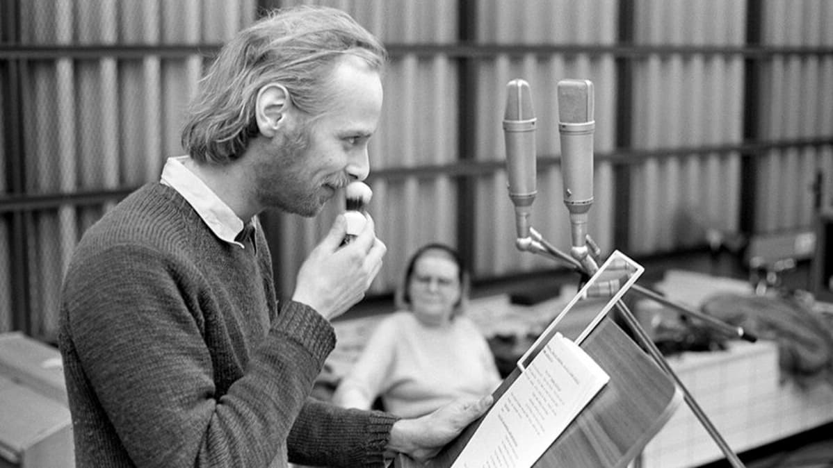 Vesa Vierikko Radioteatterin Odysseys -kuunnelman nauhoituksissa
