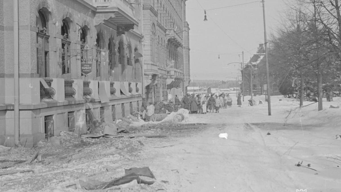 Talvisodan taistelut jättivät jälkensä myös Viipurin katukuvaan. Tältä Viipuri näytti 13.3. 1940.