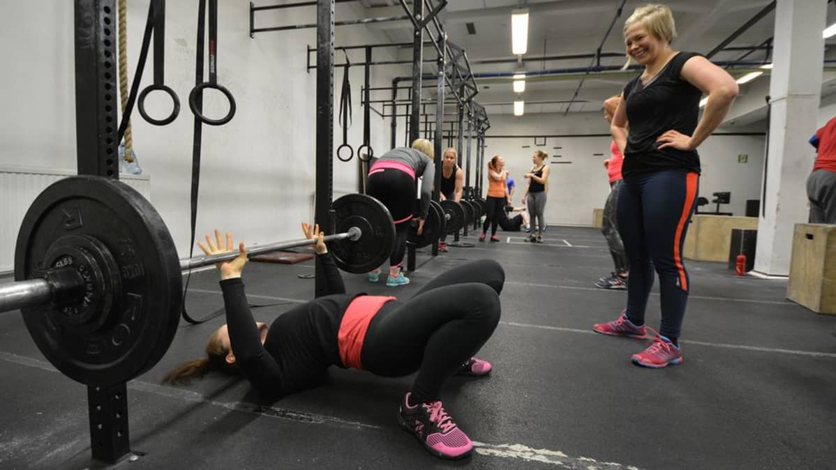 Harrastajia Kuopion Crossfit-salilla.
