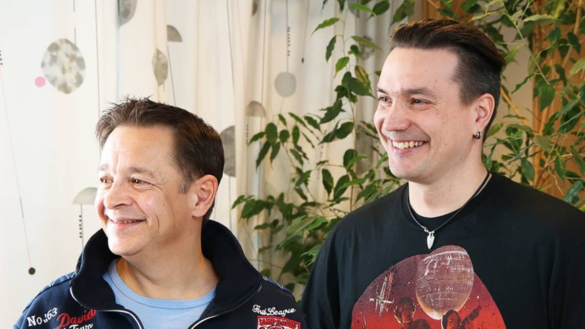 Näyttelijä Hannu Friman ja laulaja Janne Raappana