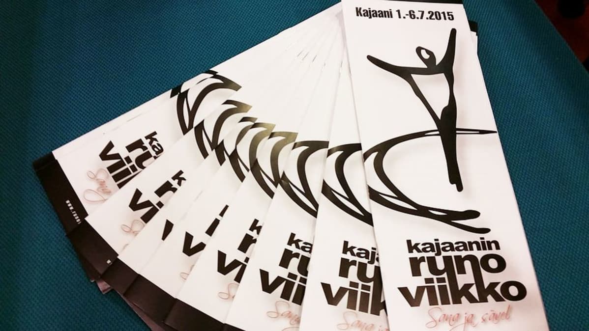 Kajaanin Runoviikon esitteet vuonna 2015.