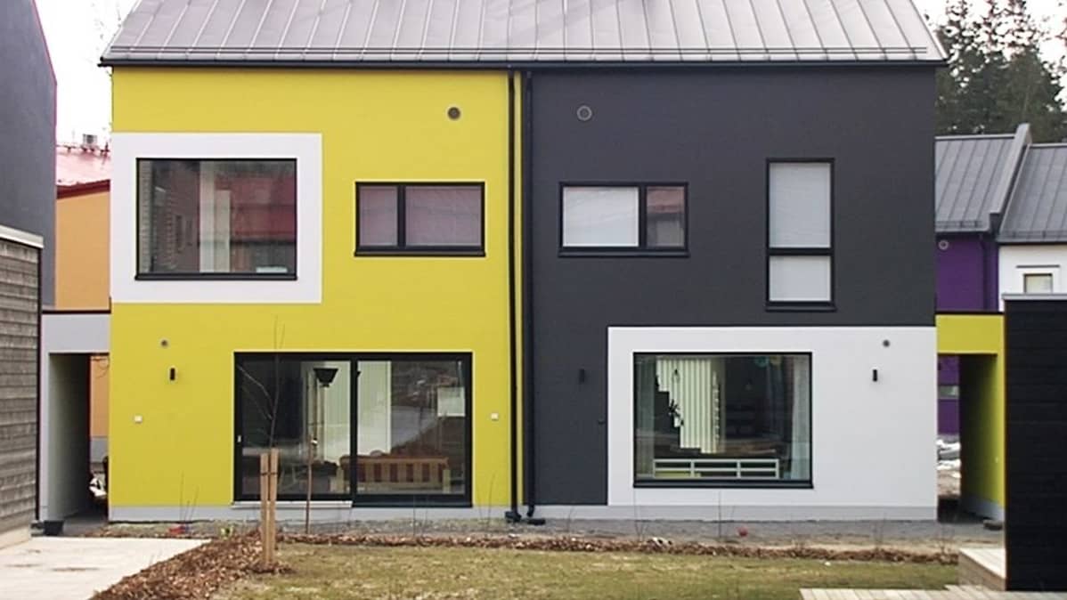 Rakenteilla oleva townhouse-talo.