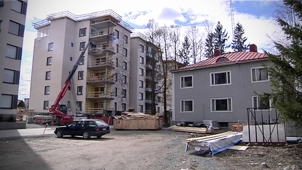 Rakenteilla olevia kerrostaloja Jerikon kaupunginosassa Seinäjoella.