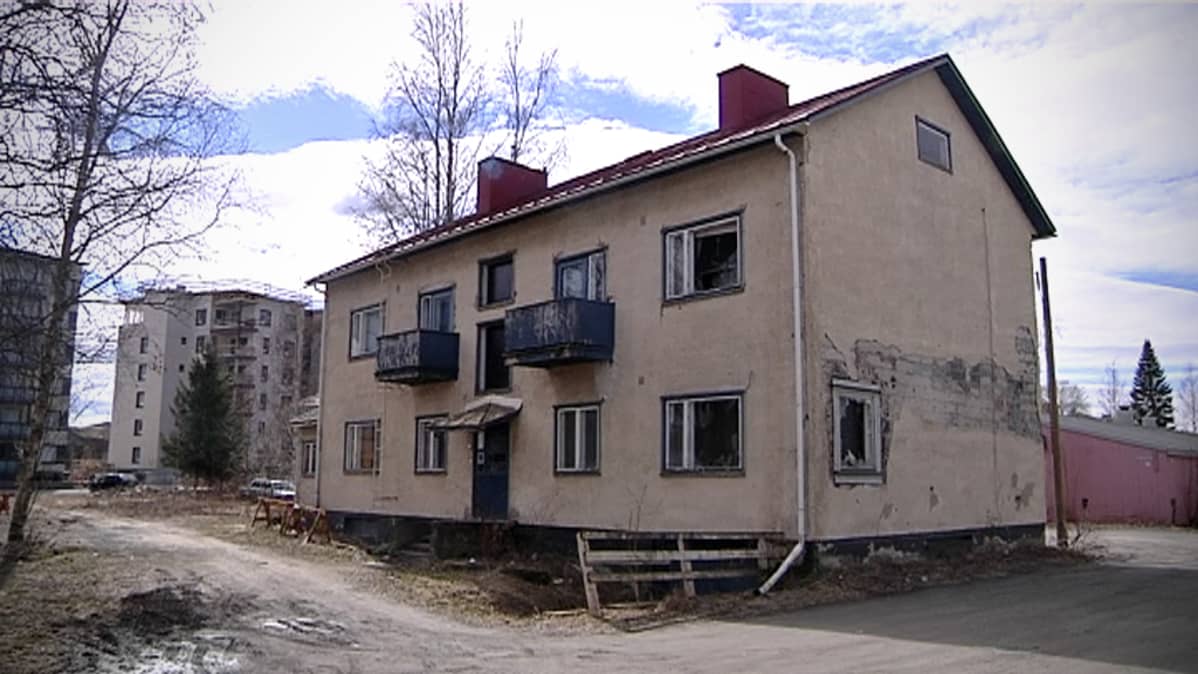 Vanha ränsistynyt talo.