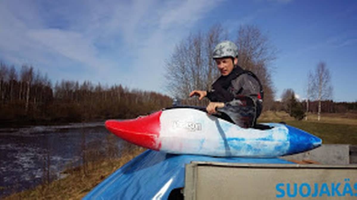 Tero Törmä valmiina koelaskuun Malkakosken hyppyristä