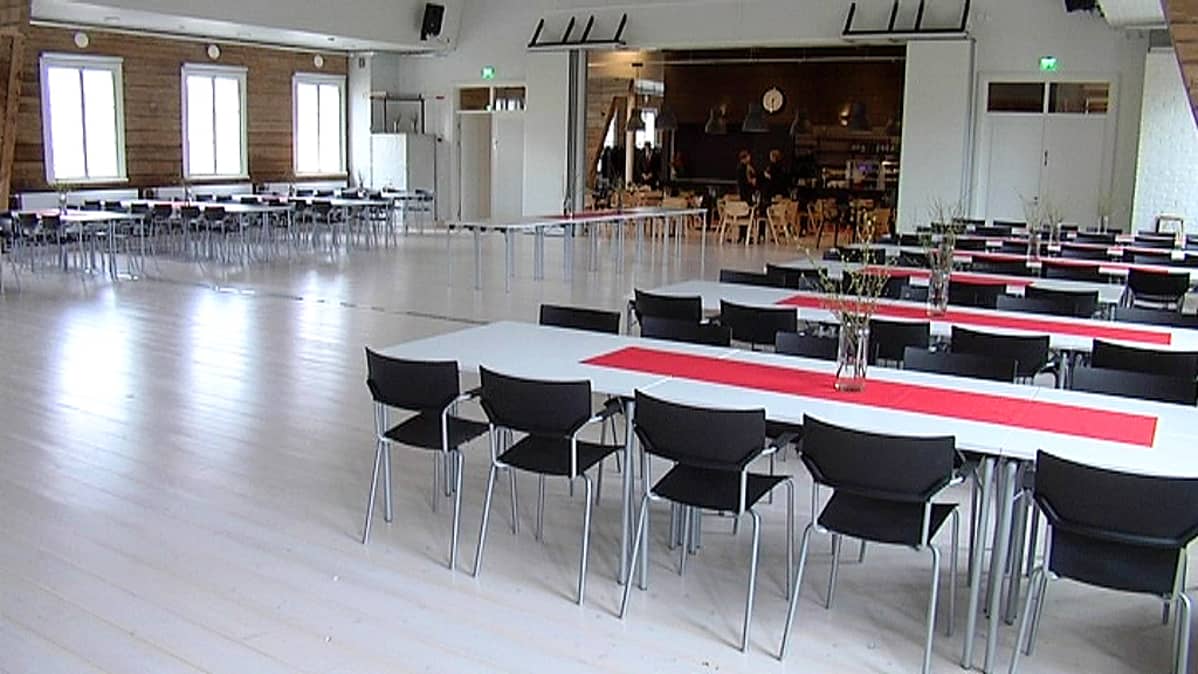 Kehruuhuoneen pääsali ja kahvila ravintola