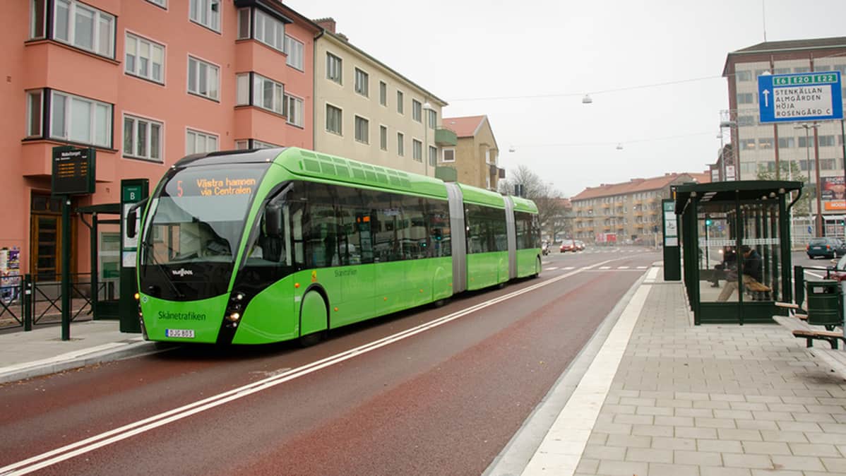 Superbussi Malmön keskustassa.