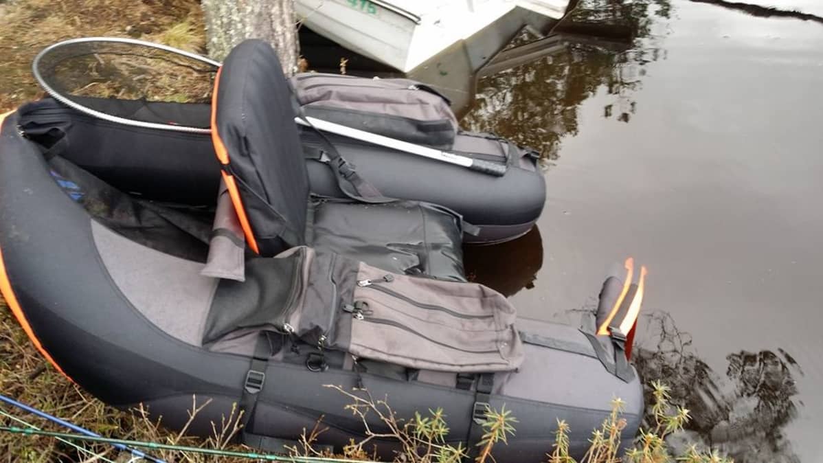 Kalat pelkäävät kelluntarengasta venettä vähemmän.