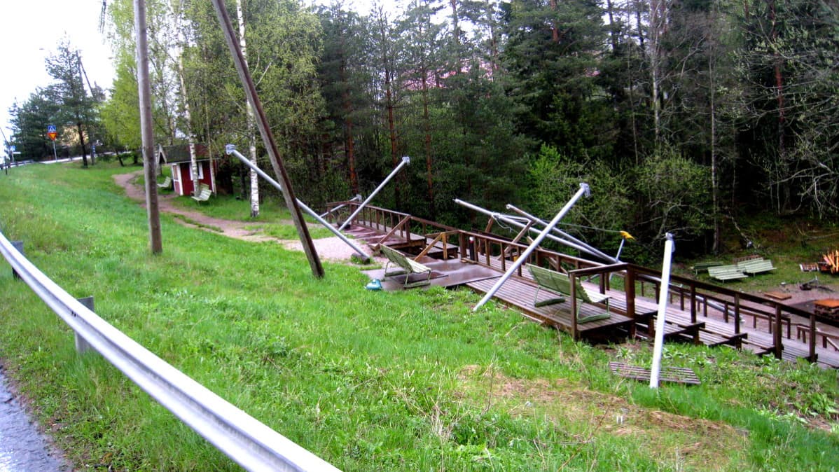 Maantieltä on näkymä kesäteatterin katsomoon