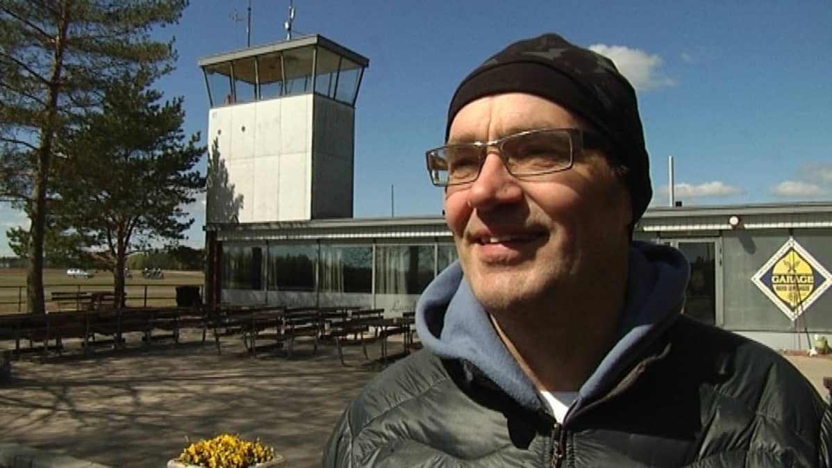 Ville Söderström Räyskälän lentokentällä