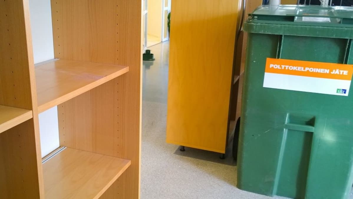 Avokonttori tyhjenee muuton alla.