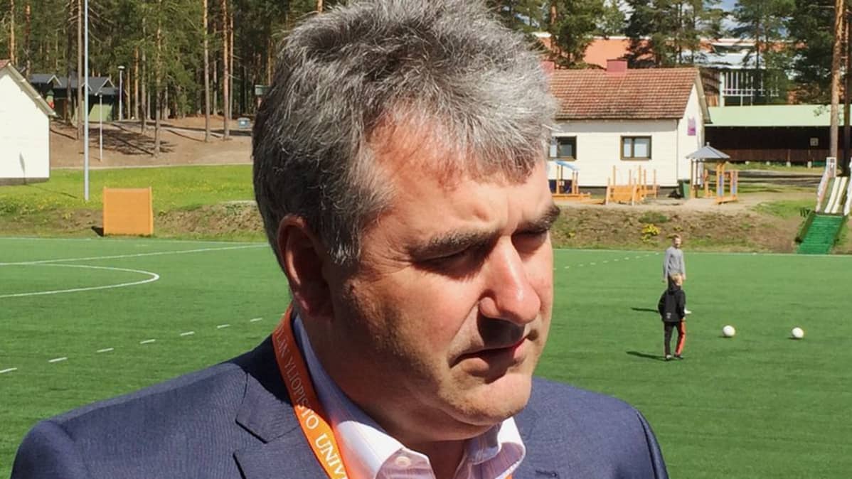 Tohtori Harald Haim Stamsin hiihtolukiosta.