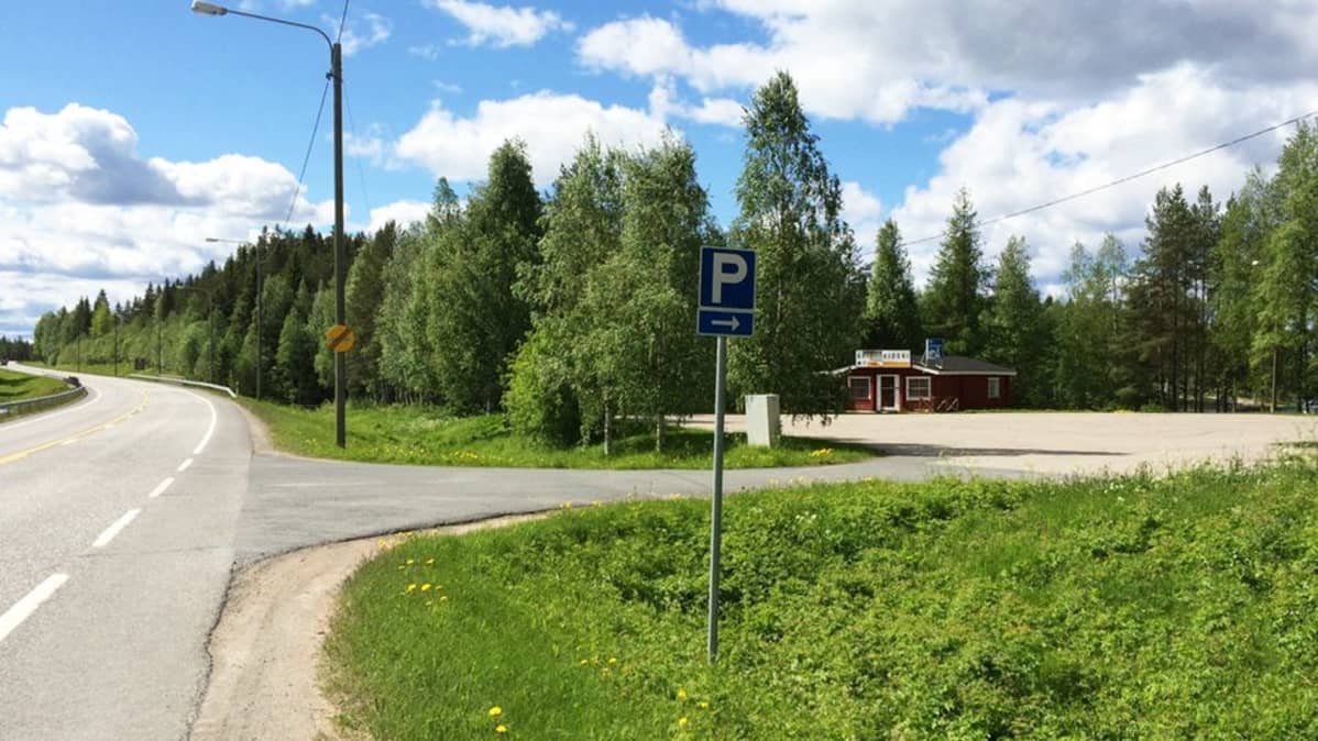 Jormuan Grillikioskille johtava risteys.