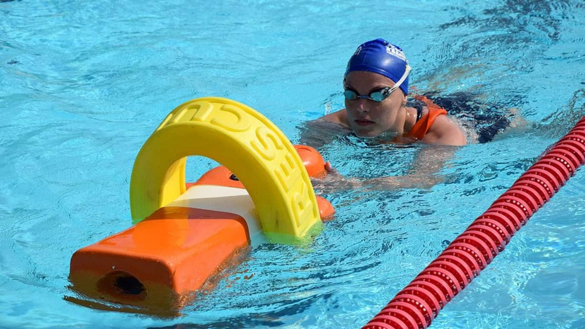 Hengenpelastajakilpailija pelastaa Helly-nuken