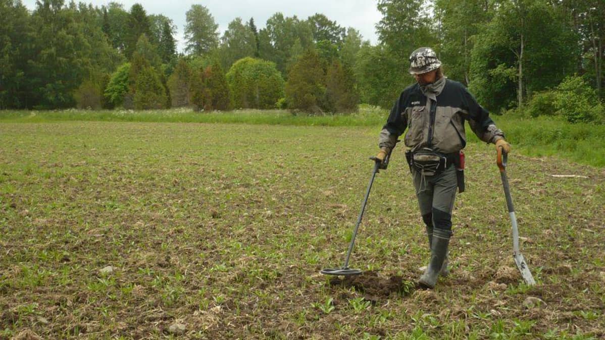 Kanta-Hämeen menneisyyden etsijät maastossa Hattulassa, Mikko Mäkelä
