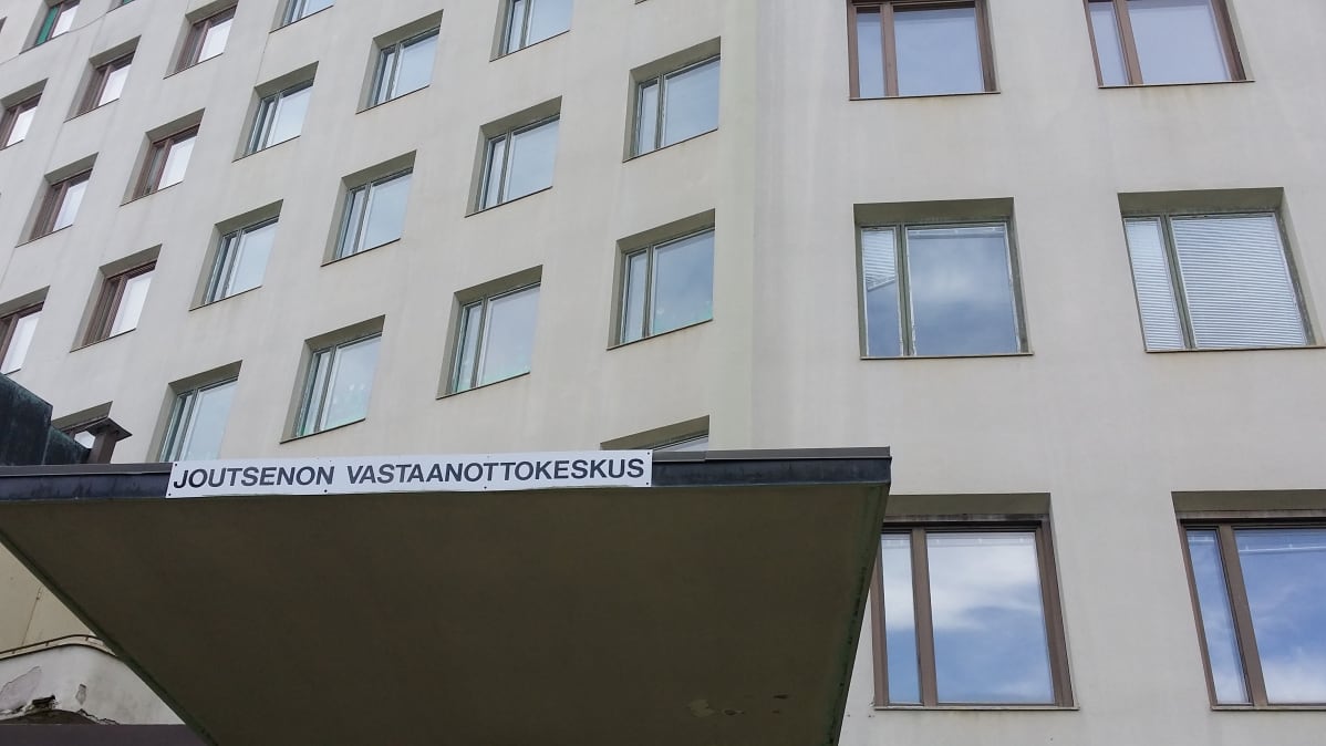 Vastaanottokeskuksen julkisivu